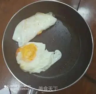 Make A ham and eggs sandwich step 1