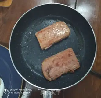Make A ham and eggs sandwich step 2