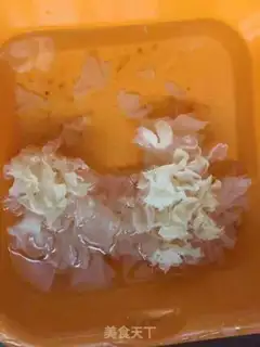 Make Peach glue silver ear soup step 2