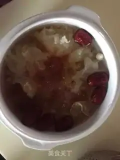 Make Peach glue silver ear soup step 3