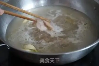 Make Eggs and leaves soup step 3