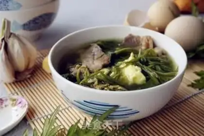 Make Eggs and leaves soup step 6