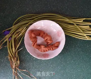 Make Garlic sprouts step 0