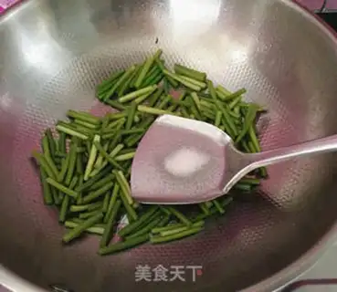 Make Garlic sprouts step 4