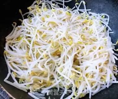 Make Cream of bean sprouts, carrot sausage step 6