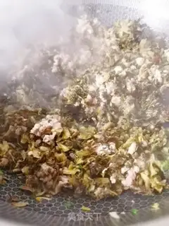 Make Spicy sauerkraut mushroom sauce step 3
