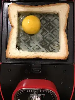 Make Cheese ham and eggs sandwich step 2