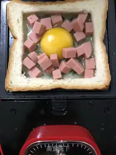 Make Cheese ham and eggs sandwich step 3