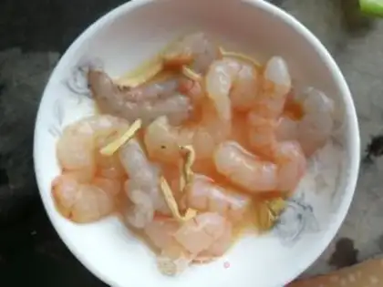 Make Shrimp and vegetable fried cat ears step 0