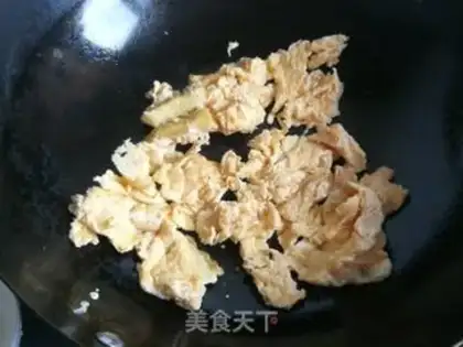 Make Shrimp and vegetable fried cat ears step 6