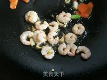 Make Shrimp and vegetable fried cat ears step 7