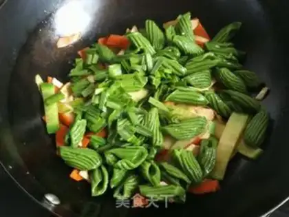 Make Shrimp and vegetable fried cat ears step 9