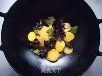 Make Pepper potato burn wood step 6