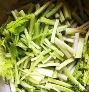 Make Tofu fried celery step 1