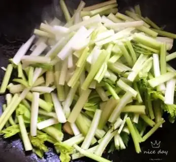 Make Tofu fried celery step 4