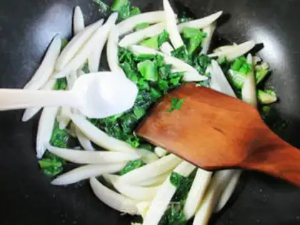 Make Scrambled noodles step 3