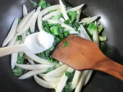 Make Scrambled noodles step 4