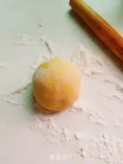 Make Hands on egg noodles step 3