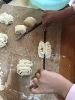 Make Black sesame roll step 7