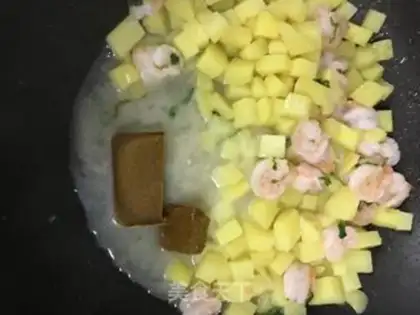 Make Curry potato shrimp step 2