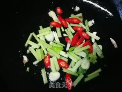 Make Celery eggs fried cat ears step 5