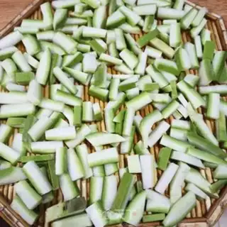Make Pickled radish step 1
