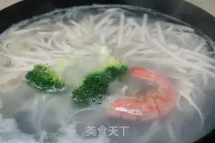 Make Spicy noodles for eggs and shrimp step 2
