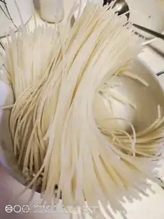 Make Guilin rice powder step 0