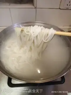 Make Guilin rice powder step 1
