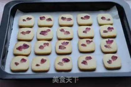 Make Rose cookies step 7