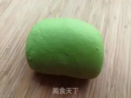Make Spinach cat ears step 1