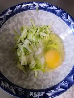 Make Cracker eggcake step 1