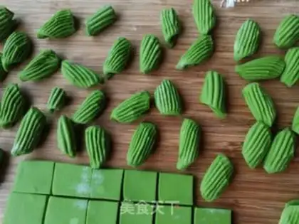 Make Spinach cat ears step 5