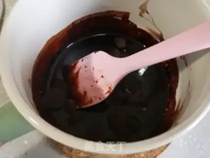 Make Chocolate pretzels step 2