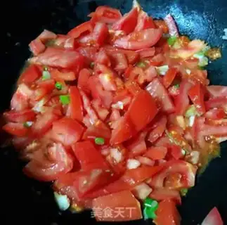 Make Tomato gin and mushroom soup step 2