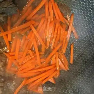 Make Carrot onion fried beef step 3