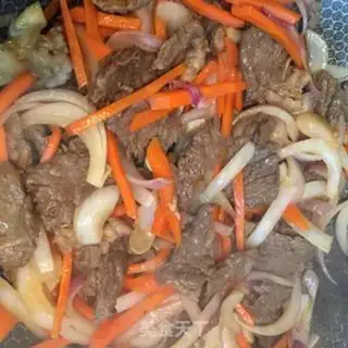 Make Carrot onion fried beef step 5