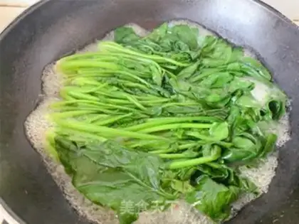 Make Spinach egg soup step 2