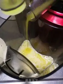 Make Orange fragrance chicken wings step 1