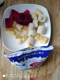 Make The cranberry banana apple milkshake step 1