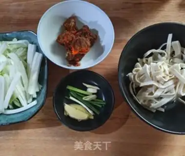 Make Beef sour noodles step 0