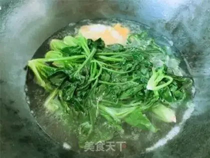 Make Spinach egg soup step 5