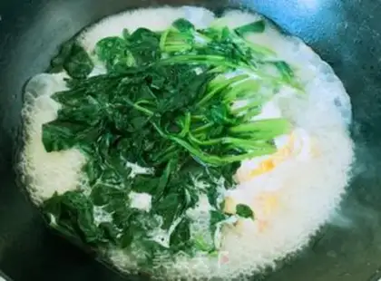Make Spinach egg soup step 6