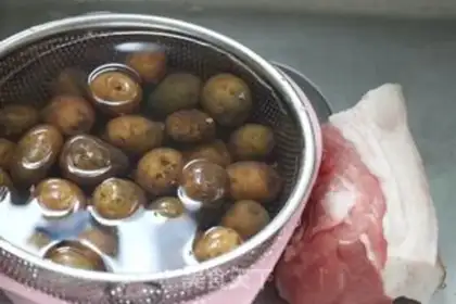 Make Potato red meat step 1