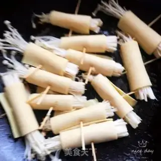 Make Golden mushrooms and bean rolls step 5