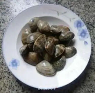 Make Flower clams and crabs step 1