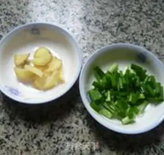 Make Flower clams and crabs step 2