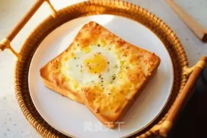 Make Cheese eggs, mashed toast step 4