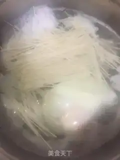 Make Beef nest and egg noodles step 7