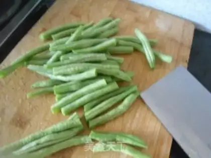 Make The meatloaf is fried with beans step 1